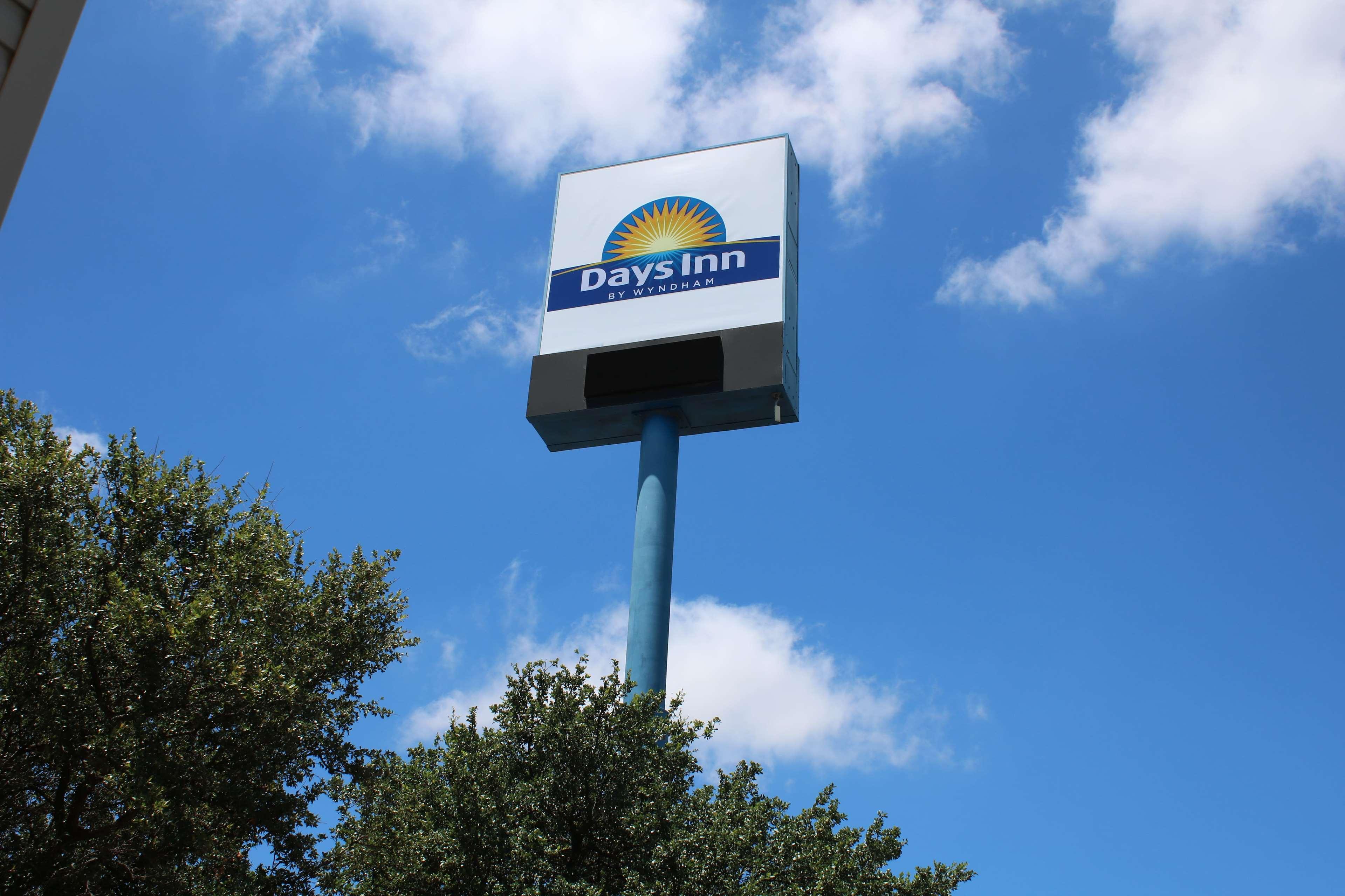 Days Inn By Wyndham Waco University Area 외부 사진