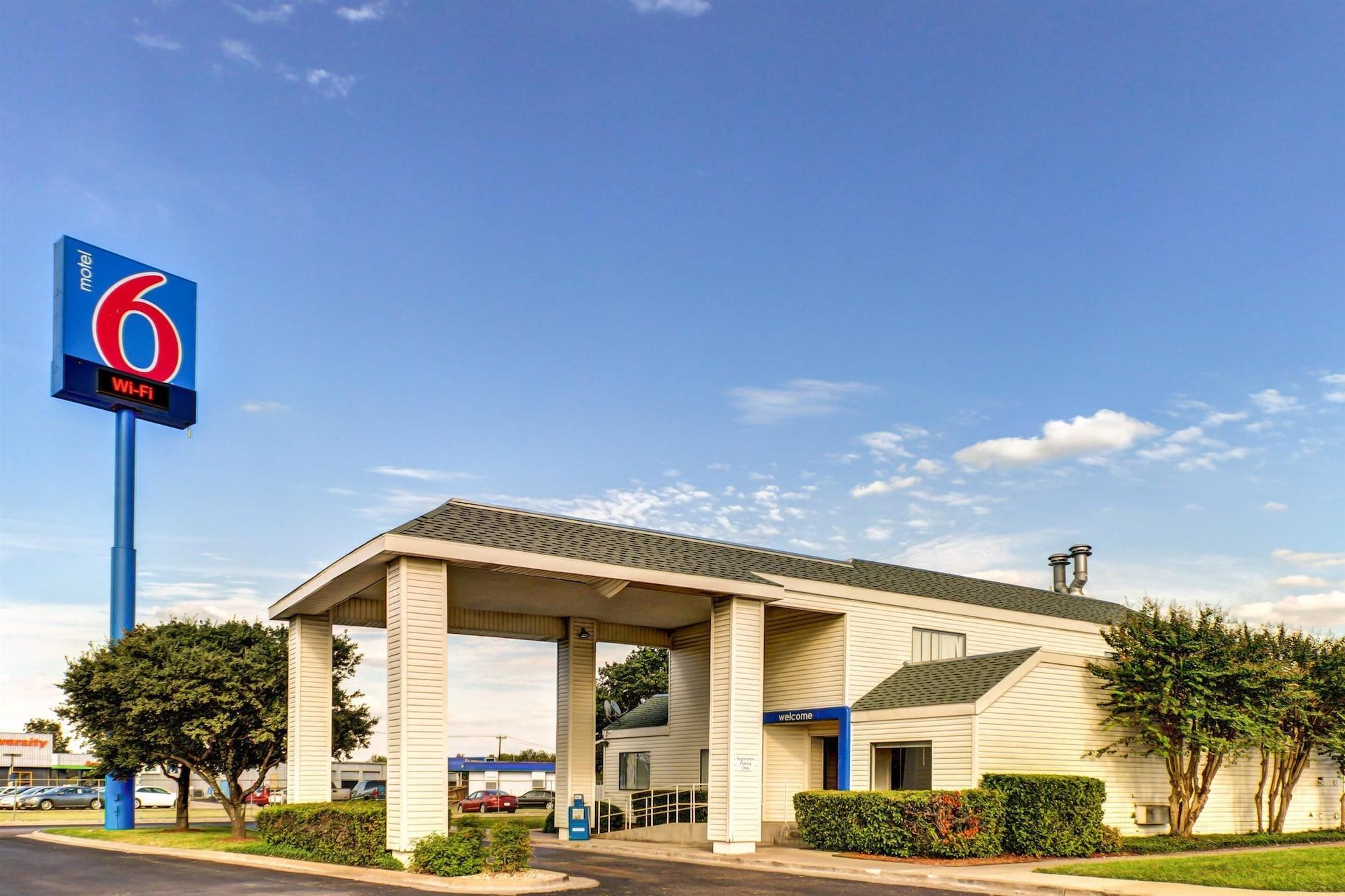 Days Inn By Wyndham Waco University Area 외부 사진